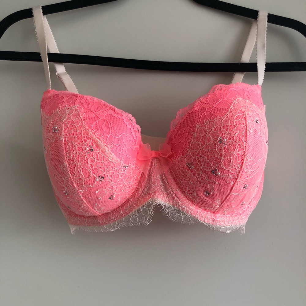 Two Victoria Secret 32DDD Angel bras